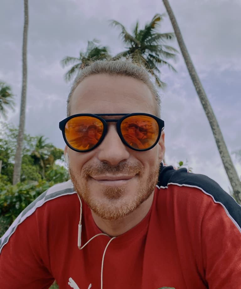 Антон Попов